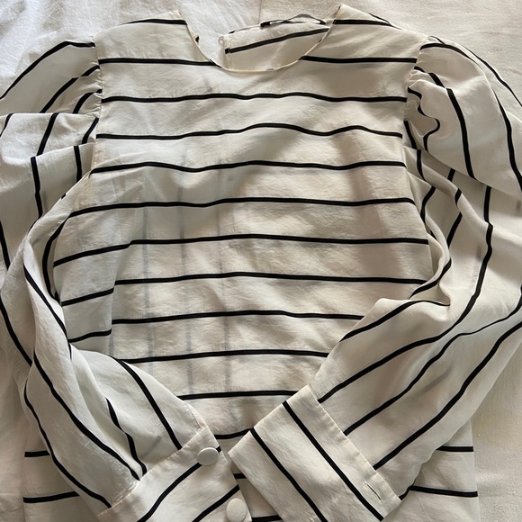 Zara balloon puff sleeve blouse, white with black stripes. Hardly worn - Picture 4 of 6